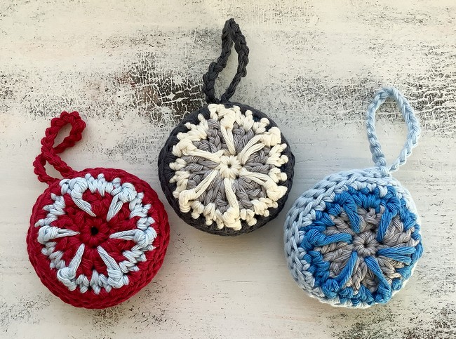 Quick and Easy Round Christmas Ornaments